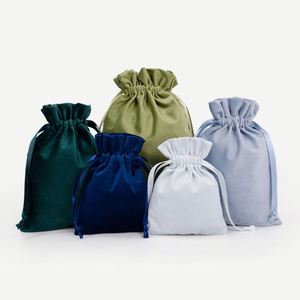 Pochette à cordon personnalisée en velours pour bijoux, sac à cordon avec logo, pochette à maquillage plate à cordon, idéale pour les cadeaux - Product Image 3