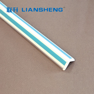 Protection d'angle en PVC rigide mat avec retainer en aluminium 57 mm, protection d'angle en <span class=keywords><strong>vinyle</strong></span> anti-bactérienne avec bord métallique - Product Image 2