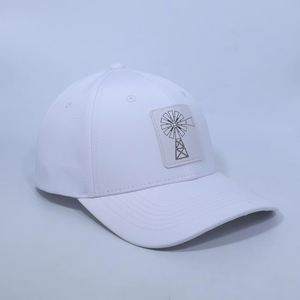 Gorra de béisbol de rendimiento para exteriores, blanca, con parche de cuero Windmill, logotipo de PVC y goma de trigo, y tela Ripstop - Product Image 2