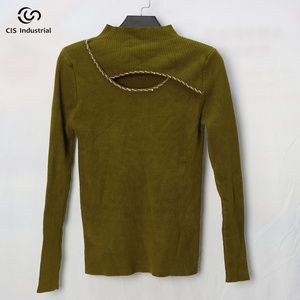 Maglione da Donna Personalizzato Sexy con Scollo a Mezzo Collo, Lavorazione a Maglia 12gg, Colore Tinta Unita, Produzione su Misura - Product Image 1