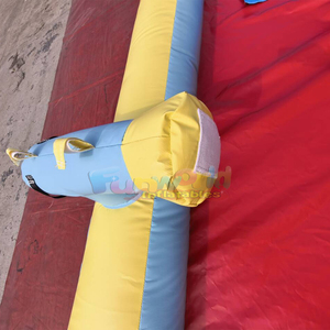 Piscine gonflable pour enfants dans la cour, château gonflable sur le thème de la jungle et toboggan aquatique - Product Image 4