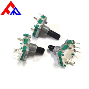 Encodeur rotatif EC16 3 broches vertical incrémental avec actionneur à extrémité ronde et broches de terminaison - Product Image 6