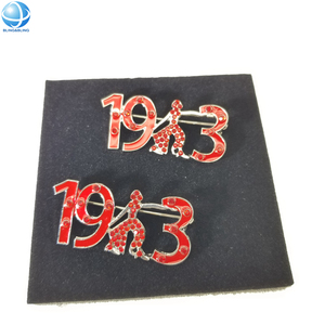 Spilla Rossa con Strass Numero Theta della Sorority Delta Fortitude 1913 per la Celebrazione del Anno di Fondazione dell'Organizzazione Greca - Product Image 1