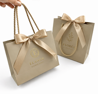 Sacs en papier de luxe personnalisés avec logo KM pour vêtements, sacs cadeaux, sacs de shopping avec poignées en ruban
