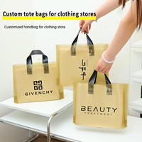 Kledingzakken op maat met duurzaam luxe logo, MOQ 1 stuk, gestanste handgreep, elegante plastic draagtassen voor designerkleding