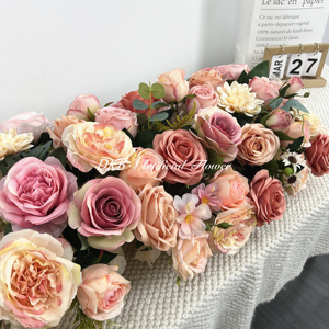 Camino de Mesa Personalizado con Rosas Champán Rosadas y Crisantemos, Arreglo Floral Mixto de Flores Artificiales y Plantas - Product Image 6