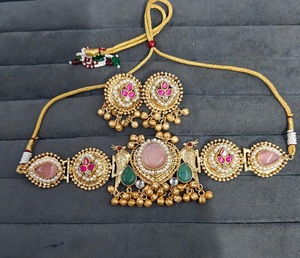 Parure de bijoux fantaisie en perles de pierre avec boucles d'oreilles pour femme, idéale pour mariage, festival, soirée, vente en gros et exportation - Product Image 1