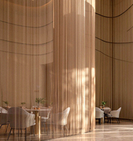 Rideau en treillis métallique fin à mailles verticales, décoratif, translucide, en chaîne métallique, pour cloisonnement d'hôtels et restaurants