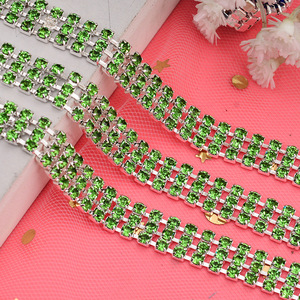 Chaîne à griffes colorée à trois rangs avec strass pour vêtements, accessoires de bijouterie DIY - Product Image 3