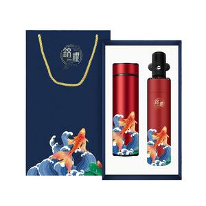 ชุดของขวัญปลาคาร์ฟจินลี่ กระติกน้ำร้อนสีแดง ร่ม ของที่ระลึกตรุษจีนแบบกำหนดเองได้ สำหรับโปรโมชั่นธุรกิจ - Product Image 1