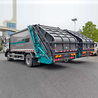 Camion de transport de déchets avec pelle hydraulique à chargement arrière HOWO 18CBM pour la collecte et le compactage des déchets urbains