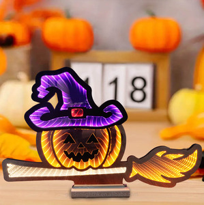 Lampe d'Halloween à miroir infini 3D - Citrouille lumineuse avec chapeau de sorcière et balai LED en plastique Décoration de table pour la maison/la fête - Product Image 6