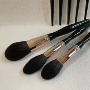 8 Stuks Rose Goud Ferrule Zwarte Professionele Make-Up Borstel Set Met Aangepaste Logo Voor Schoonheid Gezicht Poeder Blush Oog Cosmetische Tool Kit