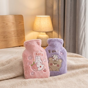 Bouteille d'eau chaude en peluche doublée de polaire, design de dessin animé en forme de U, pour le lit et la chaleur des mains - Product Image 2