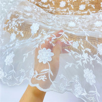 Tissu de dentelle de fleur avec broderie florale élastique douce dentelle coiffure de mariée tissu de dentelle brodée en maille pour mariage