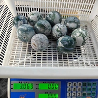 Prix de gros pierre de guérison boules de cristal polies sphère d'agate de mousse pour la décoration Fengshui
