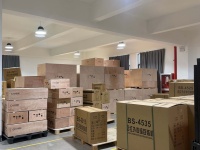 Emballage semi-automatique électrique pour caisses en bois et cartons avec roulement pour l'expédition de machines