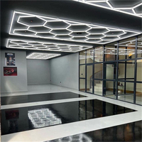 Barre lumineuse LED hexagonale en nid d'abeille facile à installer pour l'éclairage de plafond d'entrepôt, de bureau et de jardin