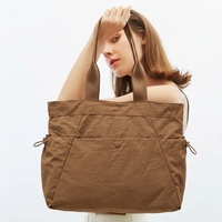 Sac fourre-tout en nylon personnalisé avec logo, couleur unie, grande capacité, imperméable, sac à bandoulière pour femme, sac de sport et de yoga pour l'hiver