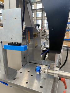 WEIKE CNC автоматический алюминиевый профиль Торцевая пила Cnc с двойной головкой для резки 90 и 45 градусов - Product Image 5