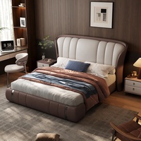 Luxuriöses Bett im Italienischen Stil aus Echtem Leder Modernes Schlafzimmermöbel Kingsize Gepolstertes Doppelbett mit Metallakzenten