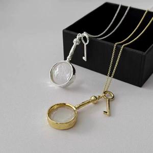 Collar con colgante de llave de lupa de Latón chapado en oro y plata estilo dinero antiguo de moda para mujer joyería de cadena de suéter largo - Product Image 2