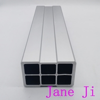 Traitement de profilés en aluminium avec des tubes de grille en alliage d'aluminium poreux