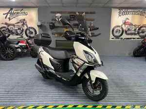 <span class=keywords><strong>Scooter</strong></span> <span class=keywords><strong>Suzuki</strong></span> UY125 125cc à refroidissement par air EFI avec une vitesse maximale >120 km/h - Product Image 1
