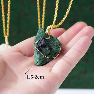 Collana pendente al quarzo fragola in pietra naturale con <span class=keywords><strong>gioielli</strong></span> in pietra preziosa di Chakra in filo d'oro - Product Image 2