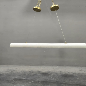 Suspension linéaire moderne en pierre d'onyx naturelle, forme cylindrique longue et solide, avec double suspension en laiton, pour éclairage d'îlot de cuisine haut de gamme - Product Image 6