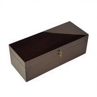 Boîte à vin en bois haute brillance avec doublure en velours, fermoir en laiton antique, logo personnalisé pour collection de vins et whiskies de luxe, présentoir et emballage cadeau