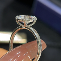 Bague de fiançailles en or massif 18 carats avec diamant moissanite taille ovale 2,00 ct D-VVS1 et sertissage à deux branches