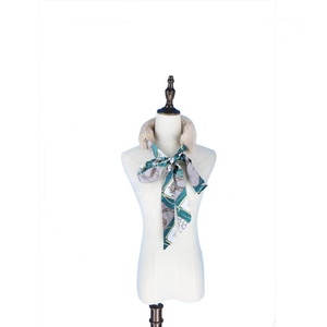 Collier en <span class=keywords><strong>fourrure</strong></span> de lapin Rex véritable avec écharpe imprimée en satin - Product Image 5