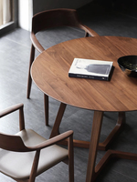 Table basse moderne en bois massif pour petit salon, au design épuré, idéale pour la réception et l'angle.