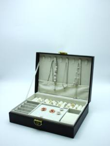 กล่องใส่เครื่องประดับหนัง PU แบบพกพา หรูหรา ทันสมัย ทำมือ พร้อมกุญแจล็อค  สำหรับใส่สร้อยคอ ต่างหู นาฬิกา รูปทรงสี่เหลี่ยมผืนผ้า - Product Image 4