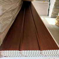 Panneau de plafond en PVC ignifuge de haute qualité avec bande dorée et design blanc pour l'intérieur d'un appartement