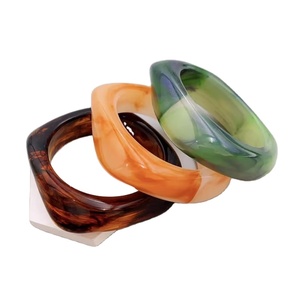 กำไลลายหินอ่อนเรซิ่นเรซิ่นสีสันต่างๆแนววินเทจกำไลทรงเรขาคณิตสำหรับผู้หญิง - Product Image 1