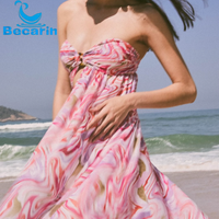 Badpak met op maat gemaakte marmeren swirl print, bandeau top en lange splitrok met op maat gemaakt patroon