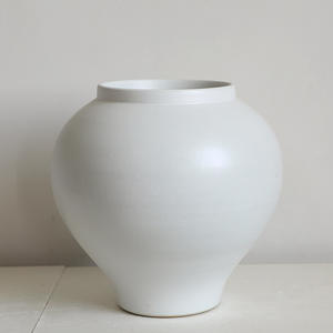 Jarrón <span class=keywords><strong>de</strong></span> cerámica blanco grande Retro Wabi Sabi Sle Folklore Inn Zen arcilla simulada florero <span class=keywords><strong>de</strong></span> vientre grande artículo decorativo para el hogar - Product Image 2