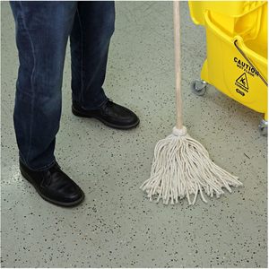 48 Pulgadas Mango de madera de roble de 12 onzas. Mopas de Algodón Blancas para Limpieza de Pisos - Paquete de 6 Piezas - Product Image 3