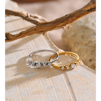 Bague élégante JINYOU 8891 en acier inoxydable plaqué or 18K PVD, forme ondulée, avec zirconiums cubiques, pour femmes