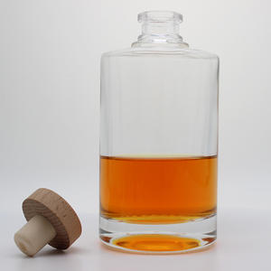 Luxuriöse Glasflasche für Whiskey, Wodka, Tequila, Rum, Brandy, Gin mit Individueller Gravur für Spirituosen-Einzelhandel - Product Image 3