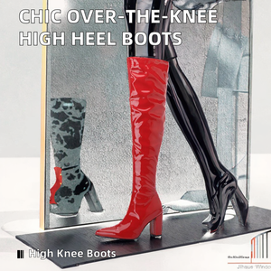 Botas de tacón alto hasta la rodilla, modernas, para exteriores, de charol suave con punta puntiaguda, cierre de cremallera interior y plantilla de goma. - Product Image 3