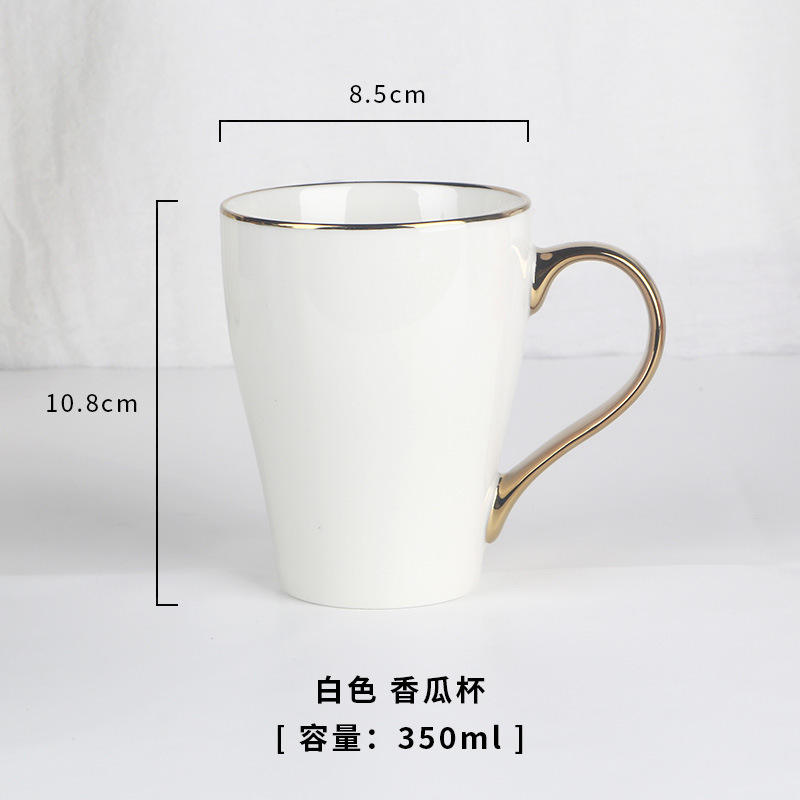 Mango chapado en oro blanco brillante.