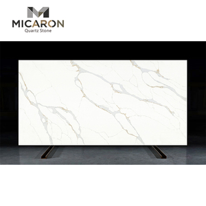หินควอตซ์สีขาวเอ็มเบอร์ MC9301 สำหรับเคาน์เตอร์ครัว ผู้ผลิตแผ่นควอตซ์ รับผลิตตามสั่งสำหรับโครงการโรงแรม - Product Image 1