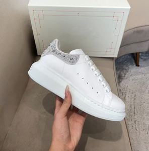 Chaussures décontractées blanches minimalistes style streetwear, semelle épaisse luxueuse, antidérapantes et respirantes pour l'été - Product Image 1