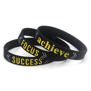 Bracelet de sport en silicone souple et imperméable personnalisé Youmigift, bracelet en caoutchouc avec logo personnalisé, bracelet en silicone gravé - Product Image 1