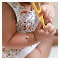 Bracelet personnalisé pour enfant en acier inoxydable or 18K Cadeau pour soeur Bracelet personnalisé avec initiales en petit cœur gravé