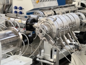 Ligne d'extrusion pour la fabrication de tuyaux PPR PE, machine de production de tuyaux d'irrigation PPR à goutteurs ronds - Product Image 2