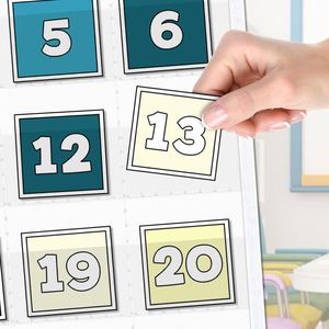 Calendrier mensuel de classe en tissu blanc pour cartes de 2,75 x 2,75 pouces – Indispensable pour l'école et l'organisation à domicile - Product Image 4